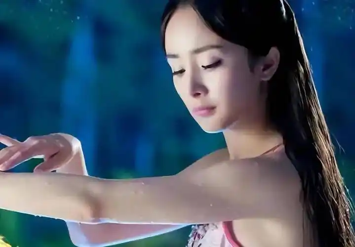 "撩汉高手"杨幂的曲折上位史,靠魅力征服三位大咖,被迷弟追逐_演出