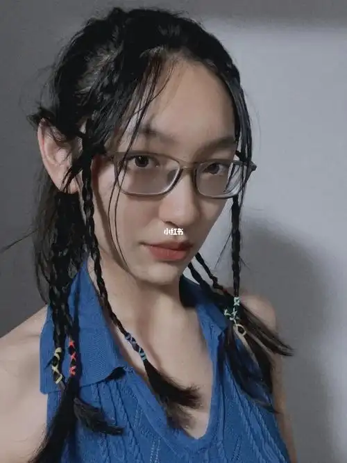 有点凶的_自拍_编发_近视_隐形眼镜_今日份做作自拍_时尚_发型