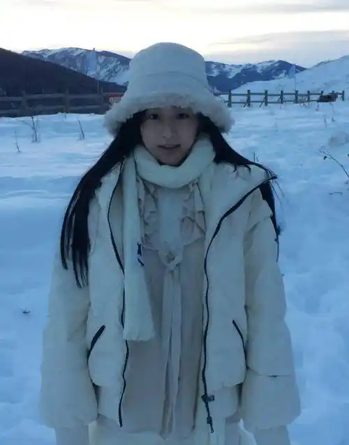 伊周星潮流|雪地拍照,还得看杨超越!_照片_雪景_妹妹