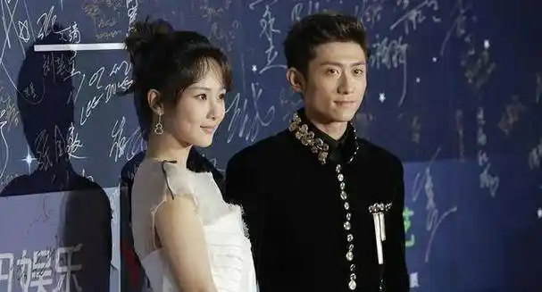 在这个过程中,杨紫也在娱乐圈内交往过男朋友,我们也看见杨紫和男友在