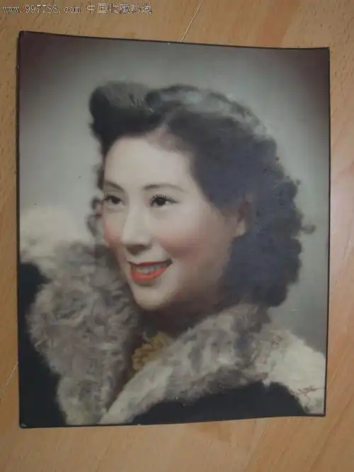 卷发贵妇【民国大尺寸手工上色照片】