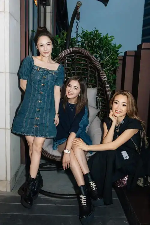 生活有星意##容祖儿twins霍汶希晒团建合照