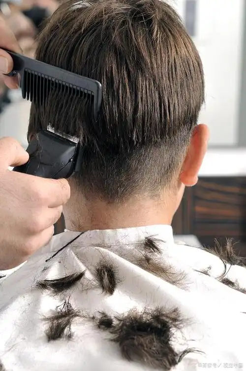 外甥正月理发,舅舅当晚去世,舅妈控告他故意杀人索赔百万