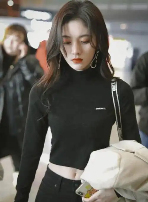 有一种腰精叫鞠婧祎当她穿上露脐装那一刻这谁顶得住