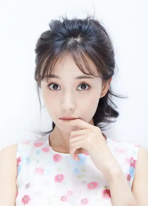 李一桐高清时尚娇媚写真,玲珑精致!__财经头条