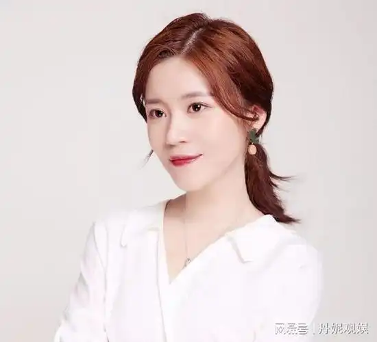 丁嘉丽之女胡琳娜在父母离异的阴影中长大今36岁不敢结婚