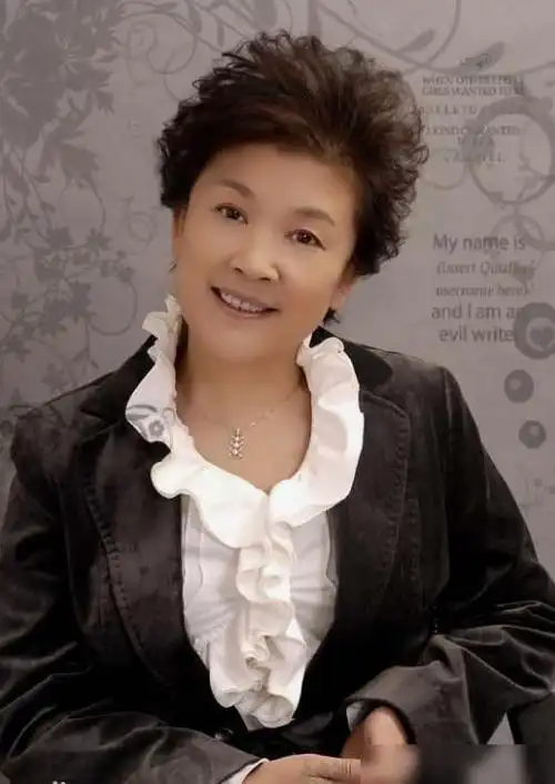 国家一级演员宋春丽终生未育却在61岁当奶奶的年龄当了母亲