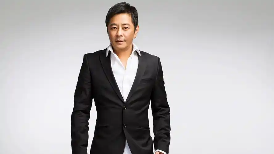 在风中呼唤你的名字_王杰宣布退出歌坛,回顾一代歌王30年出道历程