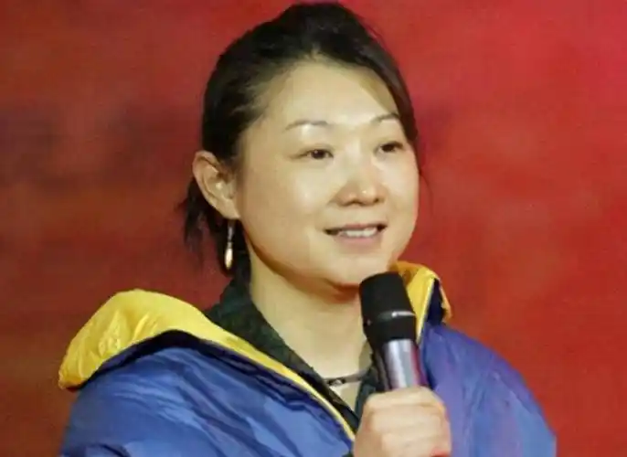 今逆袭成影帝,娶大6岁二婚电视主持人_张译_钱琳琳_父母