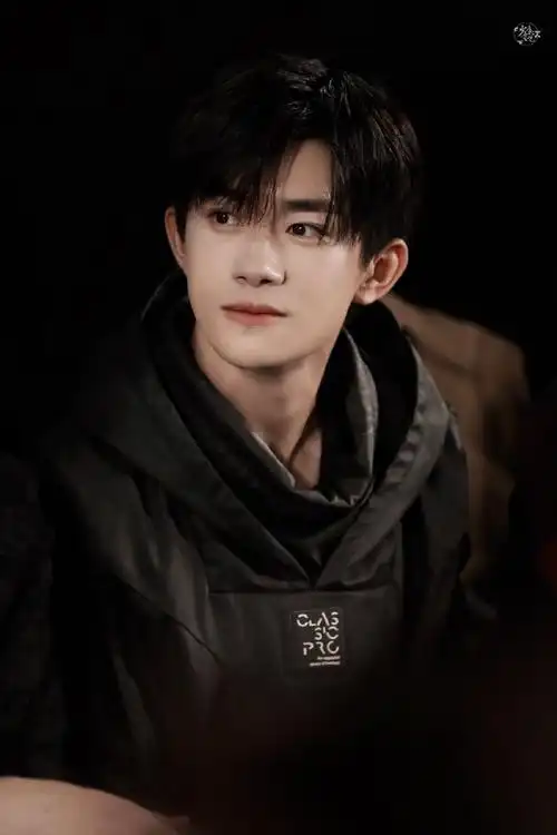 头发丝都是帅的@tfboys-易烊千玺#四字 易烊千玺 yyqx 四字弟弟