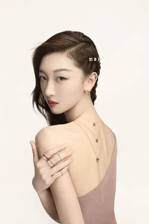 创造营官宣教练团李小璐挑战哪吒头赵丽颖复工最新路透照电影《你好