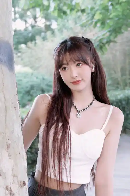 孔雪儿初夏小清新写真 着白色吊带超短裙性感动人-搜狐大视野-搜狐