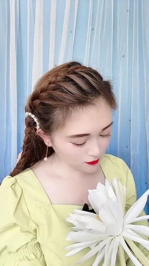 这样扎既有纹理又好看的披肩发