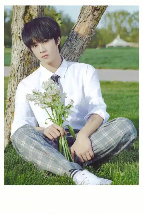 刘耀文拼色衬衫随拍##刘耀文 十七炽发利刃开秋霜##刘耀文 唱跳app