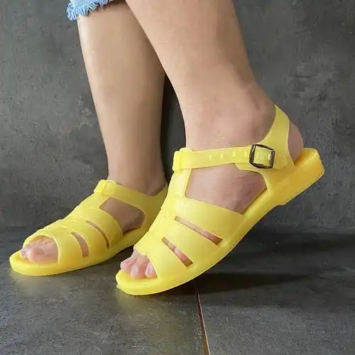 老式经典男士塑料凉鞋夏季怀旧黄色胶鞋防滑耐穿平跟生胶男凉鞋