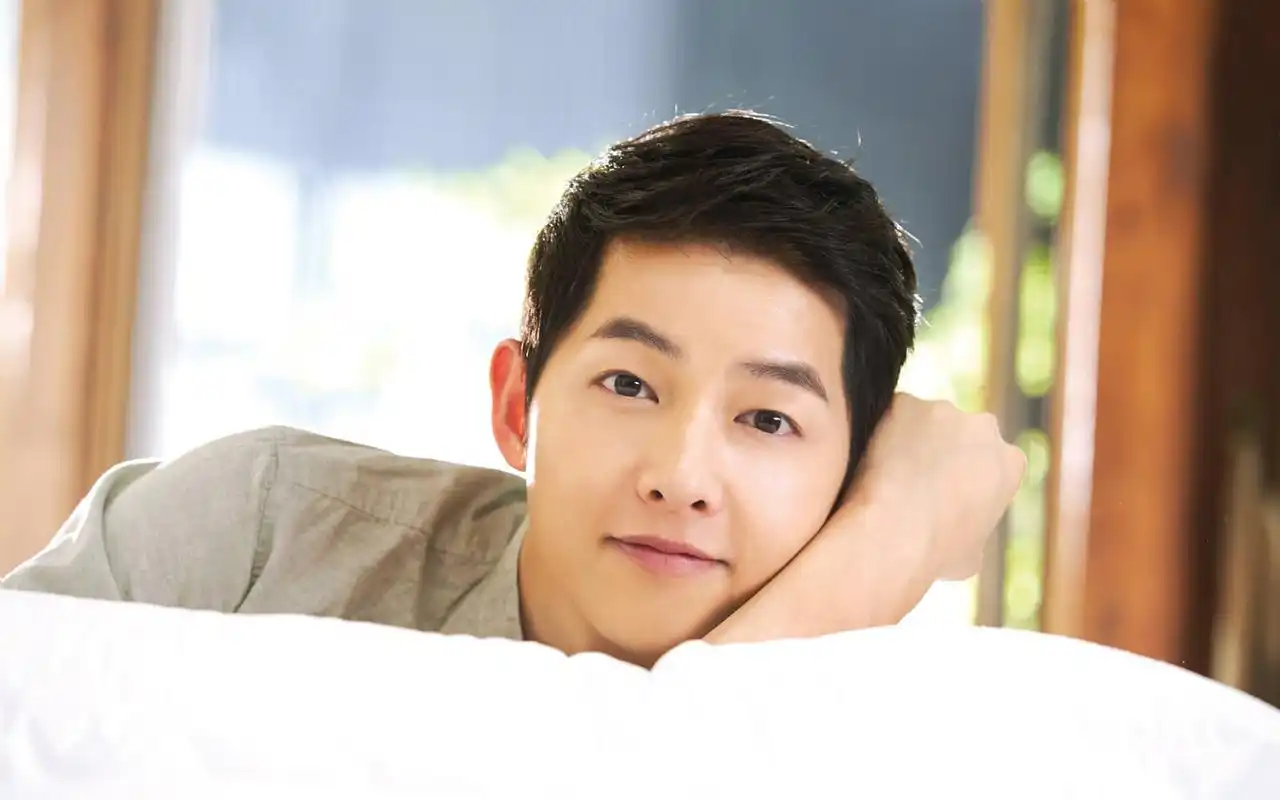 宋仲基广告图片桌面壁纸