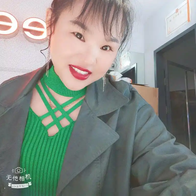 明明可以靠颜值吃饭,偏偏要上班,我是不知道明明是谁0969♀15