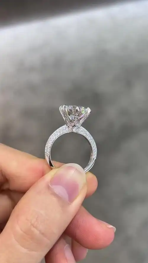 t家莫桑石钻戒银镀18k白金六爪豪华群镶半壁江山5克拉结婚戒指女