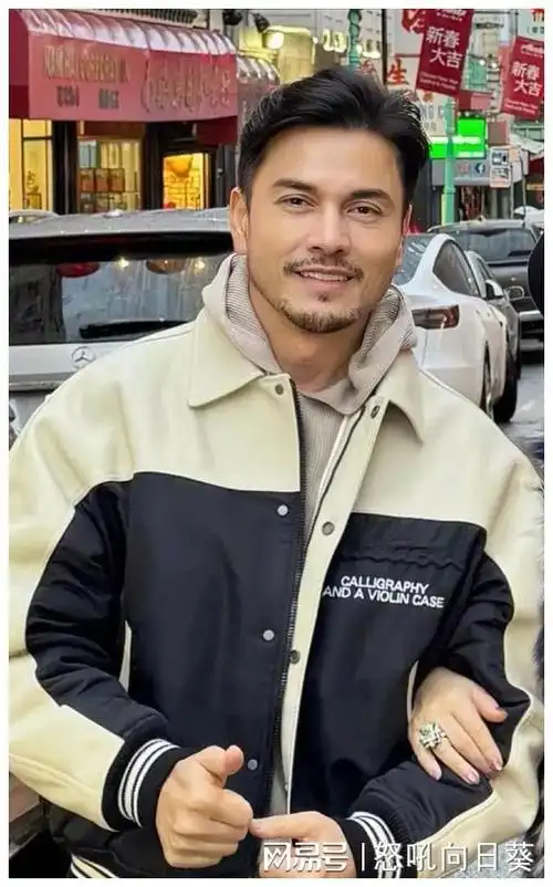 吕良伟近照引热议本是可领退休金的大爷年龄身材气质却如29岁