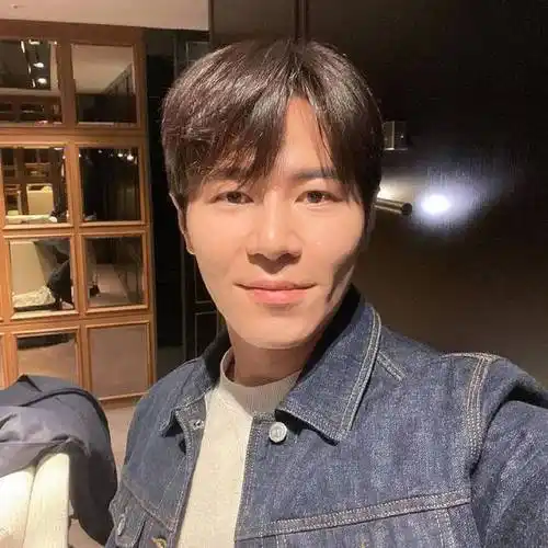 收获晚到但不会不到盘点9位35岁之后才爆红韩国男演员