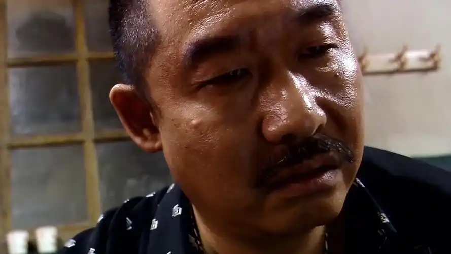 疯狂的石头#疯狂的石头中黄渤的老大道哥真是个悲催的贼,女朋友被人