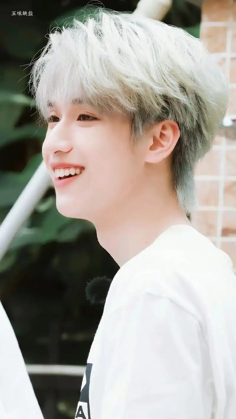 笑容太明媚 有被照亮的感觉7715  @时代少年团-严浩翔 #严 - 抖音