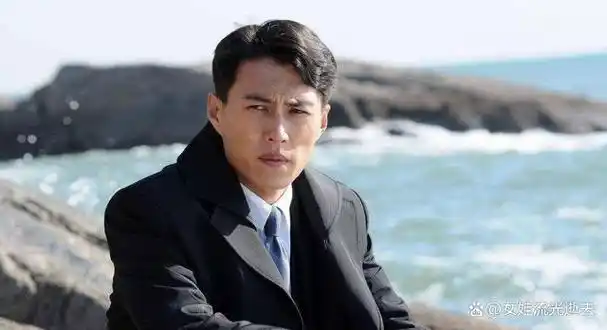 靳东作为演员,凭借着自己的出色演技和帅气外貌,一直备受观众喜爱.