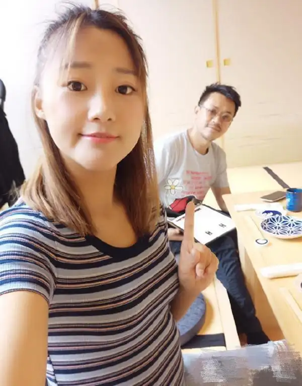 曾是"两兄弟",一个娶大3岁二婚女,一个三婚娶小15岁娇妻!