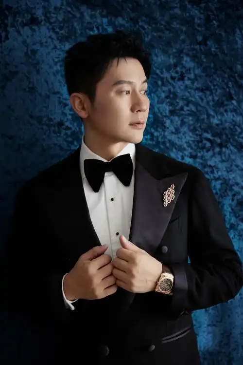 李晨超话@李晨受邀出席#中国电影华表奖#暨第十八届,第十九届中国电影