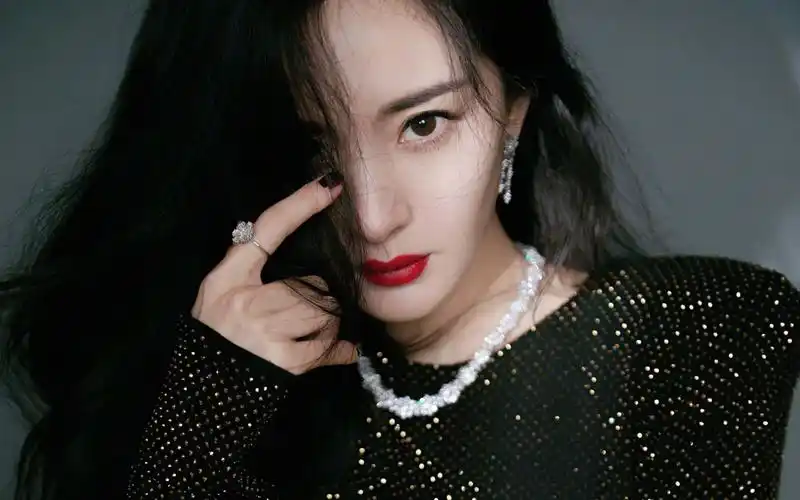 杨幂冷艳红唇写真壁纸-美女壁纸-高清美女图片-第6图-娟娟壁纸