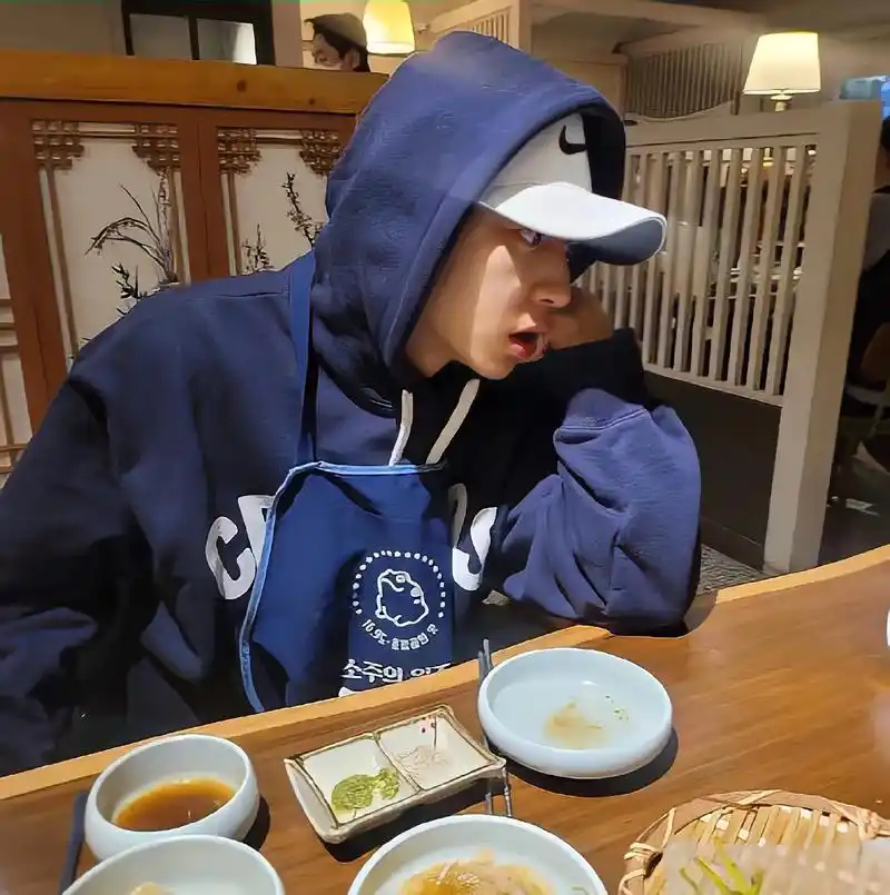 女友视角 #拍照 #朴灿烈 #生活碎片 自己的照片配自己唱 - 抖音