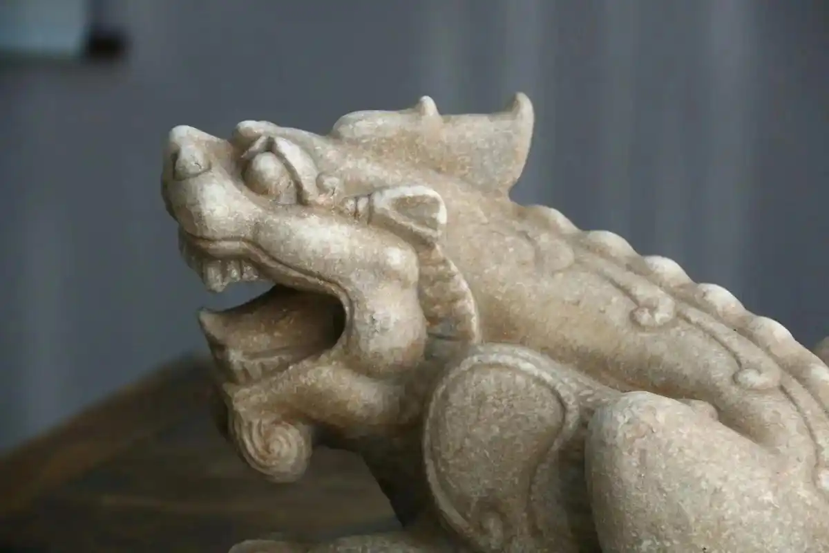 【 瑞兽纳福·貔貅 】 汉白玉,尺寸:34～28,高26cm