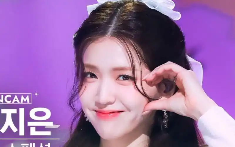 金智恩 230409人气歌谣mc上任 春天爱情和樱花初舞台竖版直拍公开!