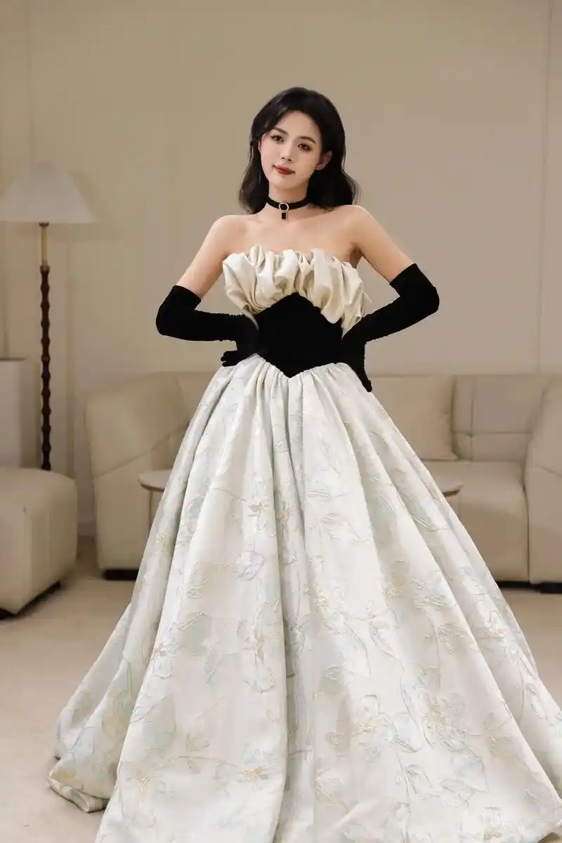 323034|复古印花礼服裙get95.金色抓泡褶皱的抹胸设 - 抖音