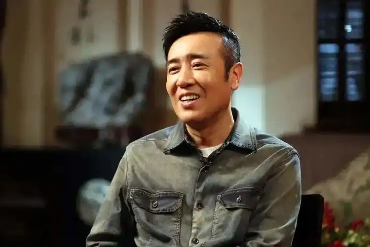 16位内地中老年男星现状,走路直不起腰,头发花白,秃头发福__财经头条