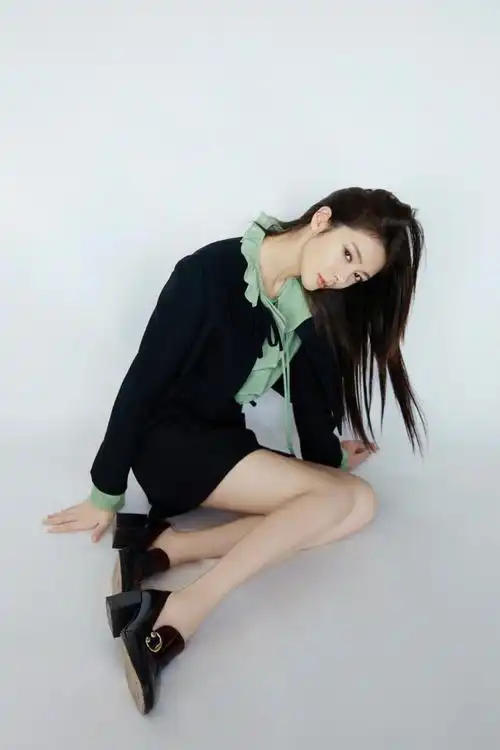 傅菁直播##傅菁小黑裙套装造型