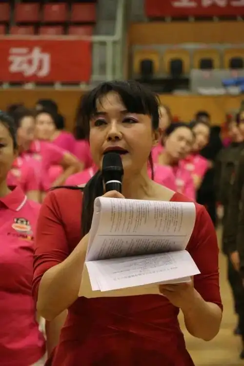 展示大会主持人:舞蹈协会秘书长——张丽华参加展示大会共有21支代表