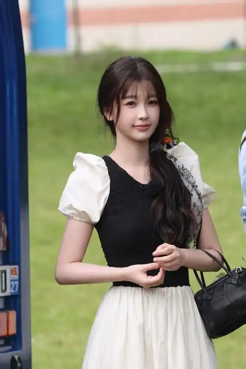 虞书欣法式油画氛围感##虞书欣头上好多熊猫