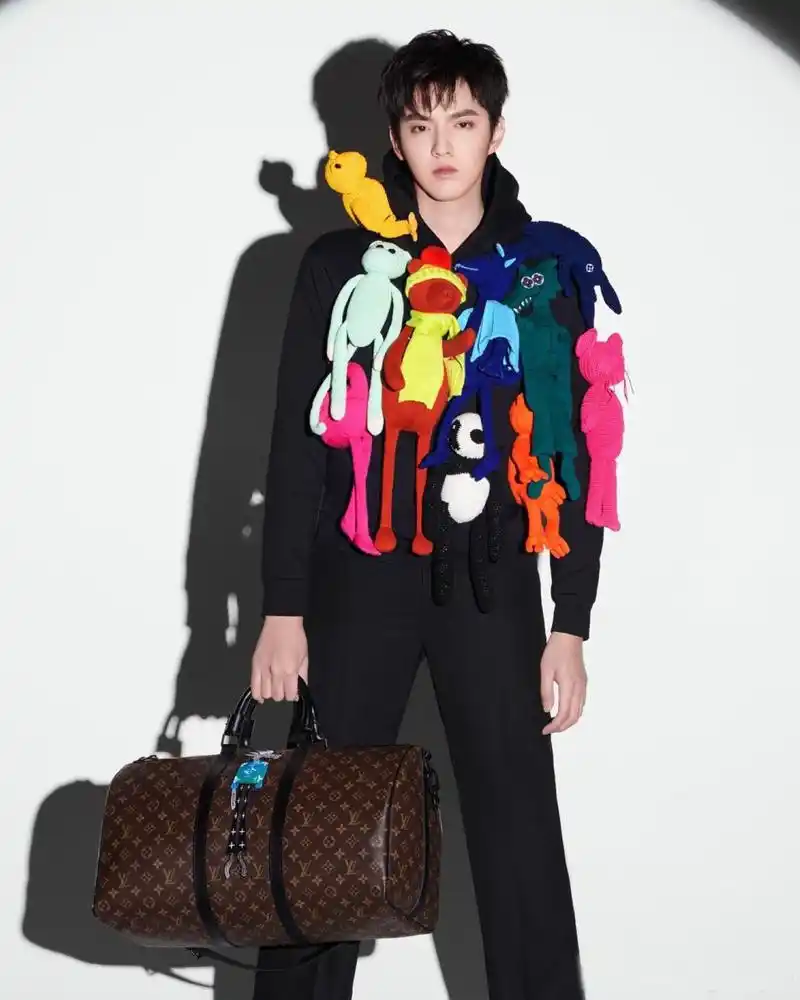 代言人吴亦凡路易威登2021年春夏男装系列花絮 跟着吴亦凡一起探索
