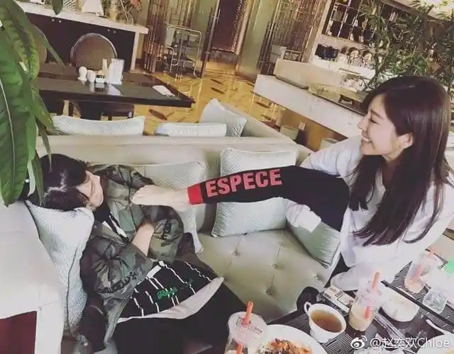 赵奕欢用脚放助理脸上网友评论又逆天了