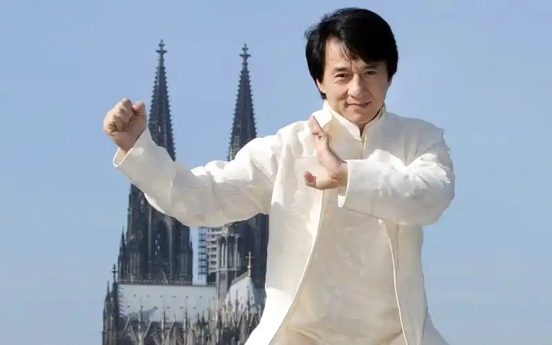 周润发和成龙,谁的成就更大