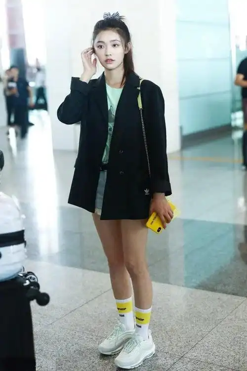 林允机场街拍,什么水平? zt