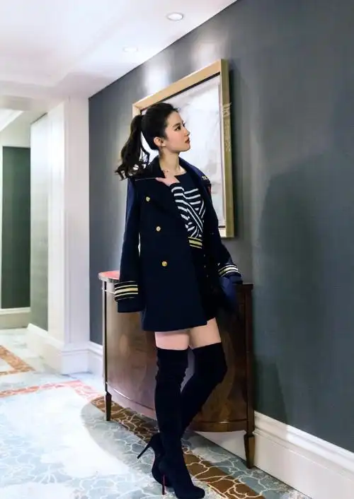 简介:刘亦菲制服长靴性感写真图片,分享一组刘亦菲图片给大家,图中的