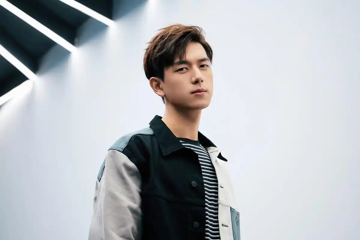 电脑壁纸 明星 大陆明星 年度人气演员李现