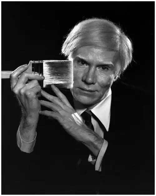 加拿大摄影家尤素福·卡什以拍摄世界名流的戏剧化肖像而