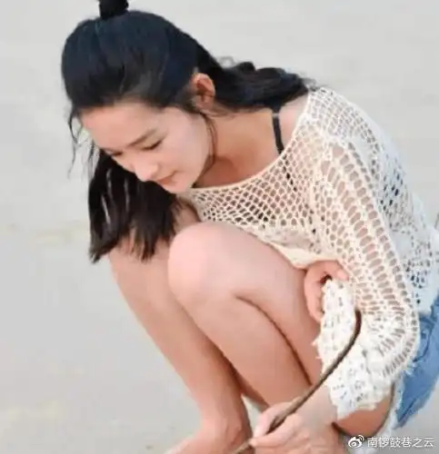 李沁有多撩性感沙滩照流出网友却被小脚丫吸引了