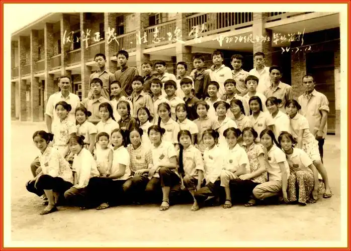 一张老照片,记录着我们远去的青春