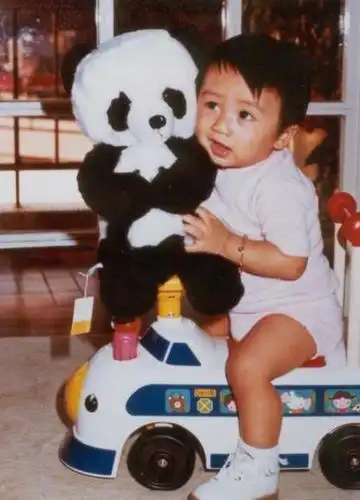 谢霆锋海量童年旧照曝光 跟俩儿子似一个模子刻的(图)