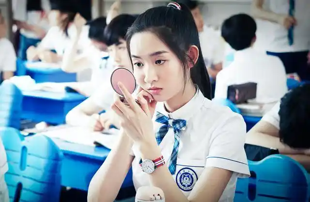 王玉雯少年派牛仔长裤(王玉雯少年派饰邓小琪)(2)