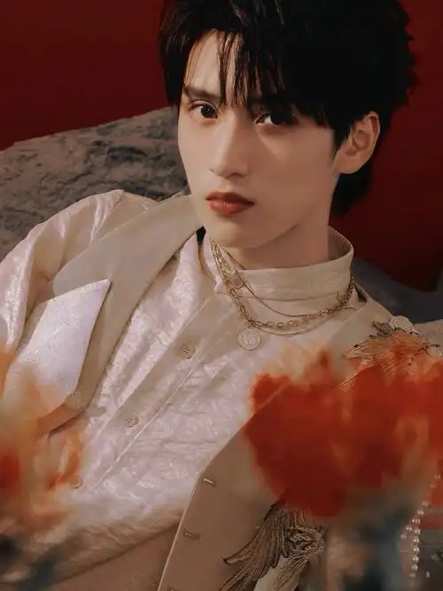 谁能懂严浩翔壁纸贵气小王子